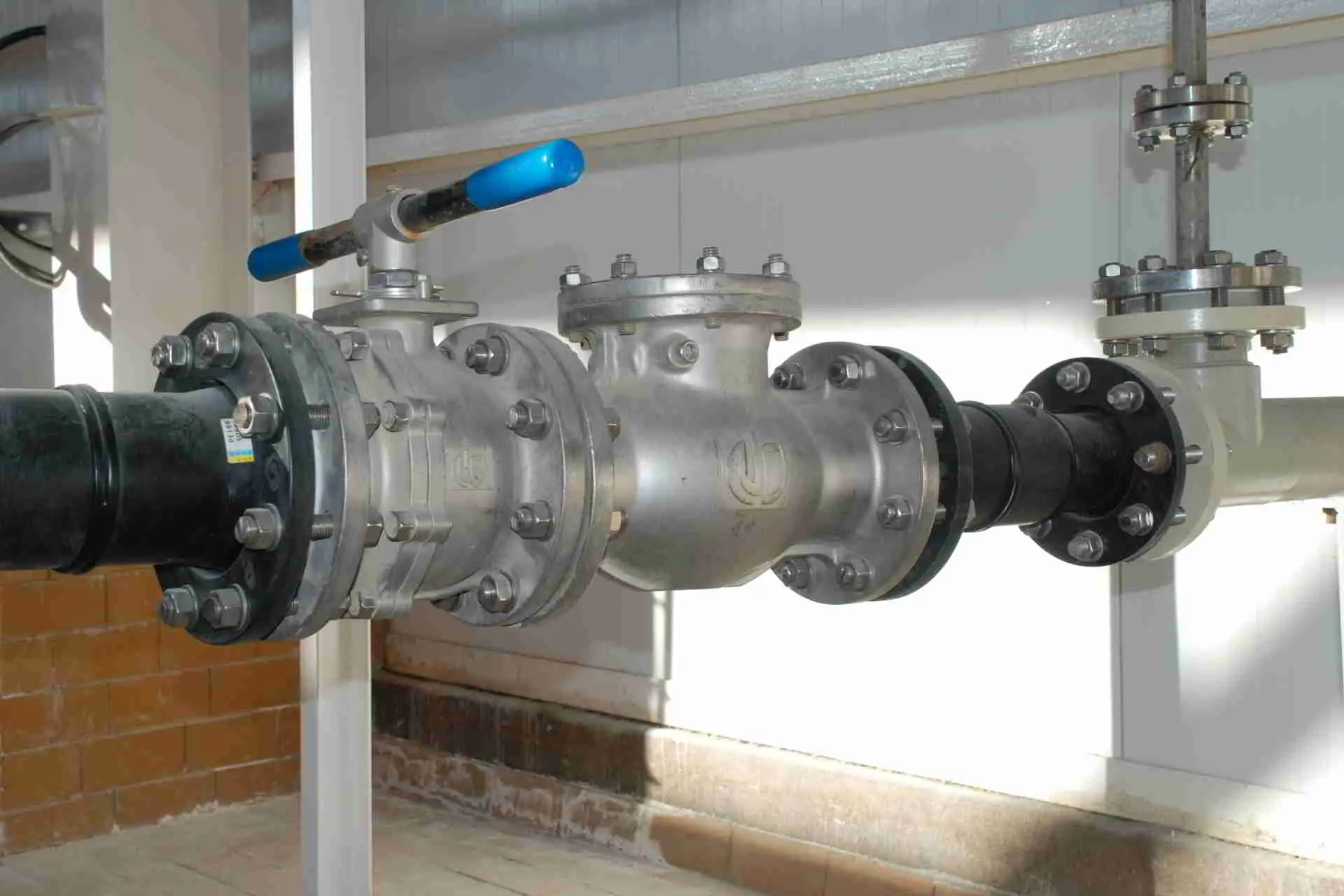 Шаровый кран и обратный клапан из нержавеющей стали